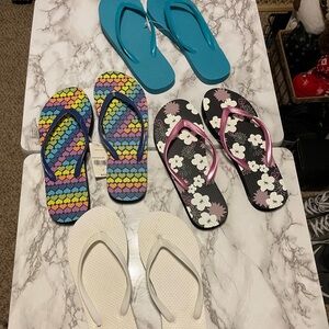 BRAND NEW 4 pairs of women’s size 7 flip flops